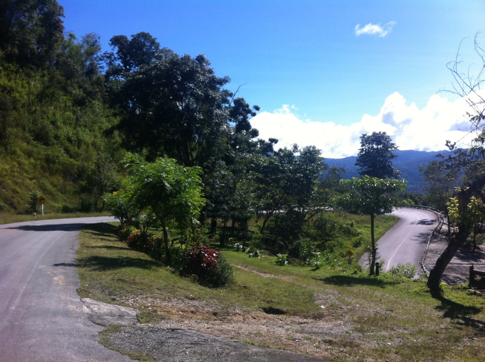Windy road on Thailand route 1085